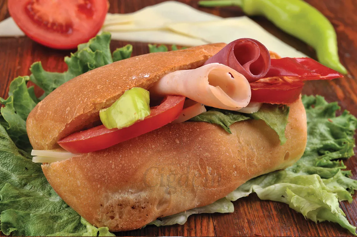 Klasik Ekmeğe Jambonlu Sandviç